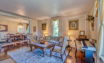 Monroe Manor Inn