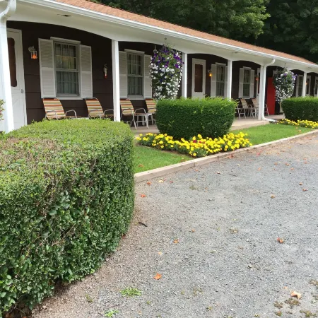 Cave Mountain Motel