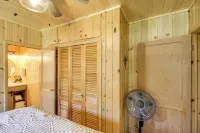 Hackensack Waterfront Retreat on Tenmile Lake - Homestays