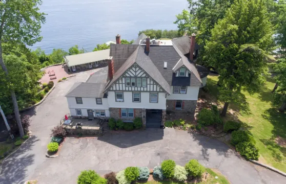 Depe Dene Lakeside度假村