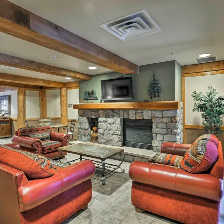 Keystone Ski Condo w/ Mtn View - Walk to Gondola!