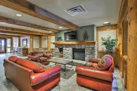 Keystone Ski Condo w/ Mtn View - Walk to Gondola! - Huoneistot