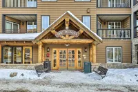 Keystone Ski Condo w/ Mtn View - Walk to Gondola! - Huoneistot