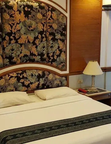 ห้องดีลักซ์ เตียงใหญ่ 1 เตียง