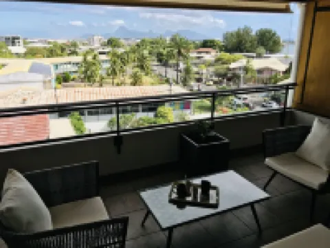 Tipanie- Apt F2 PPT w/pool, A/C, high speed Wifi and wonderful view