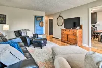 Charming Cave City Vacation Rental w/ Fire Pit! Hôtels à : Cave City