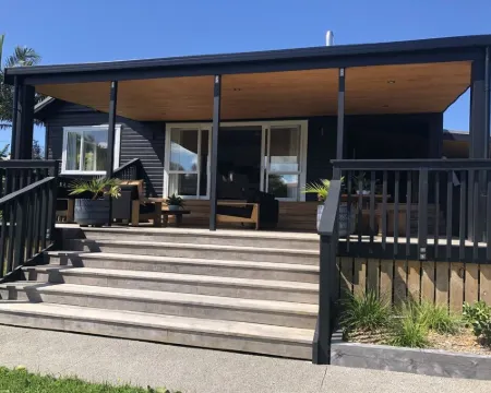 Raglan Escape: Unique holiday home right in the heart of Raglan Hotels in Raglan