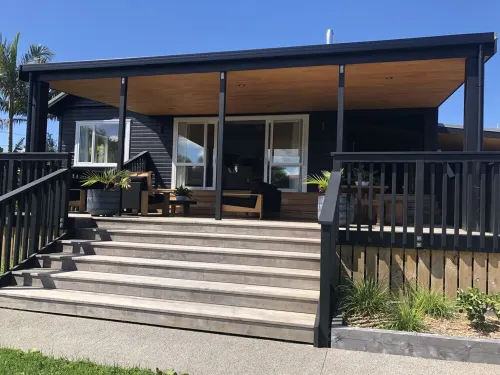 Raglan Escape: Unique holiday home right in the heart of Raglan Hotel a Raglan