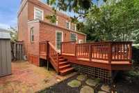 Charming Townhouse Retreat by Cozysuites