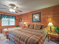 Idyllic Cabin w/ Hot Tub < 2 Mi to Dollywood! - Dapur