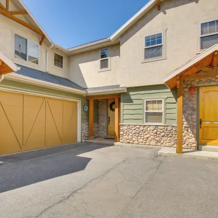 Eden Townhome w/ Mtn View + Shuttle to Powder Mtn!