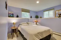 Bethel Chalet w/ Hot Tub: 3 Miles to Sunday River! - Wifi
