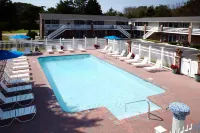 Breezeway Resort - Pools