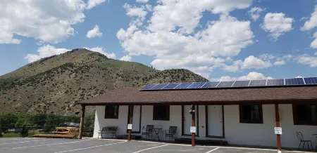 Canyon Motel Near Rocky Mountain National Park