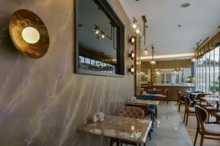 La Flora House Hotel Отели рядом с достопримечательностью «Aqua Reef Central»