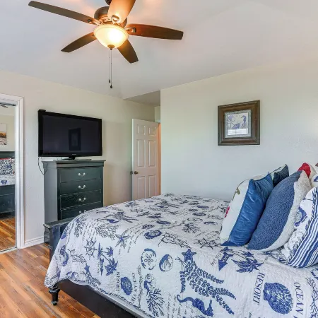 Steps to Surfside Beach with Easy Ramp Access!