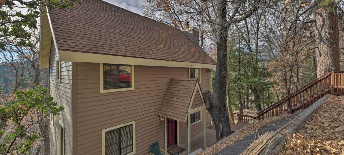 Mountainside Cabin w/ Deck - 16 Miles to Skiing! Hotels in Lake Arrowhead