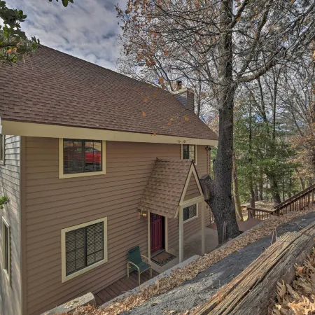 Mountainside Cabin w/ Deck - 16 Miles to Skiing!