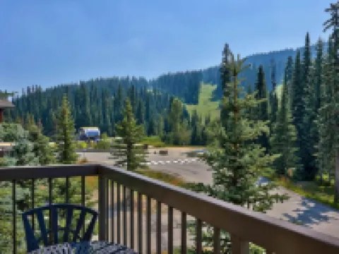 Trappers Landing #30 2 Bedroom Townhouse Hotels in Sun Peaks