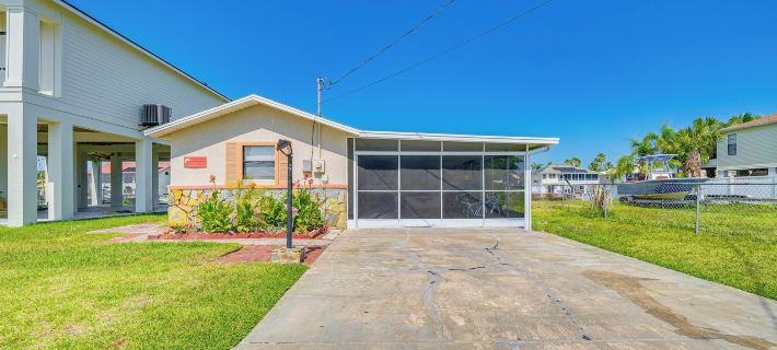 Waterfront Hernando Beach Home w/ Dock & Hot Tub! Ξενοδοχεία στην πόλη Hernando Beach