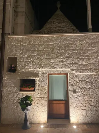 Trullo il Cantastorie Отели рядом с достопримечательностью «Trullo Sovrano»