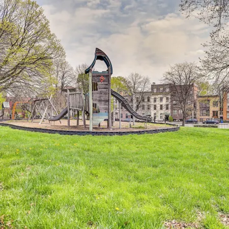 Walk to Downtown Albany Ten Broeck Triangle Apt!