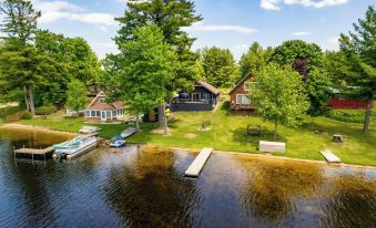 Diamond Lake Waterfront Cabin w/ Deck + Dock!