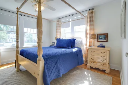 4 Mi to Dtwn: Baton Rouge Bungalow w/ Private Yard