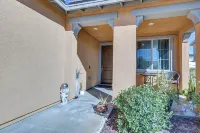 Patio & Yard: Luxe Beaumont Getaway!