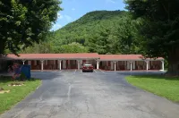 Travelowes Motel - Maggie Valley