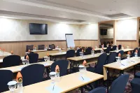 Pyramid Suites Hotel