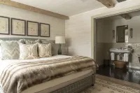 Eleven Scarp Ridge Lodge Hotels in Crested Butte