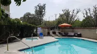 Oak Tree Inn Hotels in Monrovia