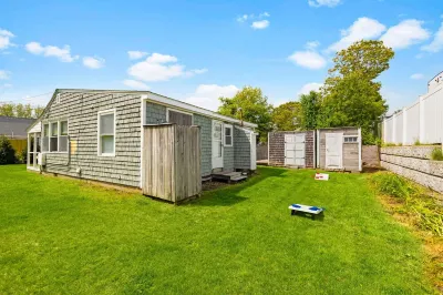 5-Min Walk to Beach, AC, Pet Friendly & WiFi Hotels near Sea View Park