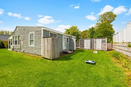 5-Min Walk to Beach, AC, Pet Friendly & WiFi Отели рядом с достопримечательностью «Парк Си Вью»