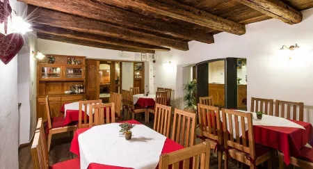 Gasthof Zur Sonne Отели в г. Chiusa