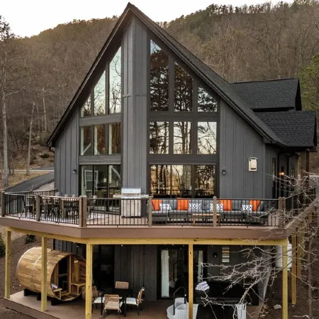 Wanderlust Villa – Spacious Mt cabin w/ Game room, Hot tub and Karaoke nights !