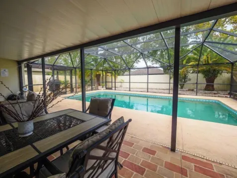 Super Clean Fantastic Pool Home Near Everything