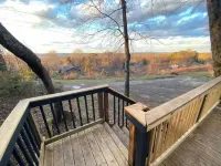 Quiet Mountain-side Cottage 20 min from downtown