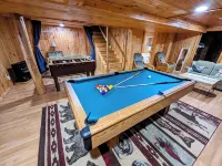 Spacious log cabin in Warrensburg w/ Hot Tub: 15 Mi to Lake George Hotels in Thurman