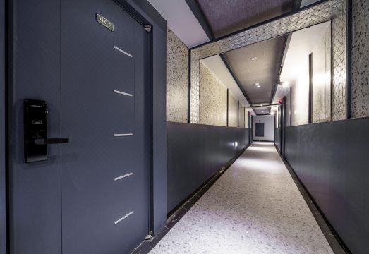 호텔 주변 식당가 및 풍경