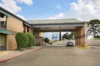 OYO Hotel Texarkana Trinity AR Hwy I-30 - Parking