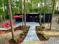 Container Home with Rooftop Deck, Amazing Views, Full Kitchen and Bath, Wi-Fi