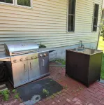 Comfortable, spacious, basement, 1bdrm apartment, sleeps 4
