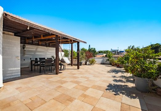 Ramat Hasharon Duplex Rooftop Oasis with Shelter