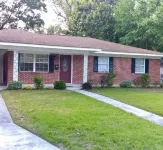 Charming 4 bedroom / 2 bath Home Walking Distance To Beach Hotels near Gulfport Mississippi Beaches