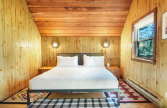Modern 3BR Alpine Cabin, Mtn Views, Deck, Nearby Lakes and Purgatory Skiing