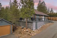 Cozy 2BR Fawnskin Cabin Big Bear Lake, Hiking Trails & Snow Summit Nearby