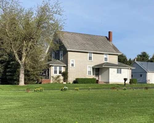 Family-friendly farmhouse property, rural setting, 10 minutes from Tiffin, OH. 세네카 카운티 호텔