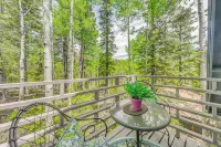 Quaint Cloudcroft Cabin w/ Stunning Forest Views! - 3-Star